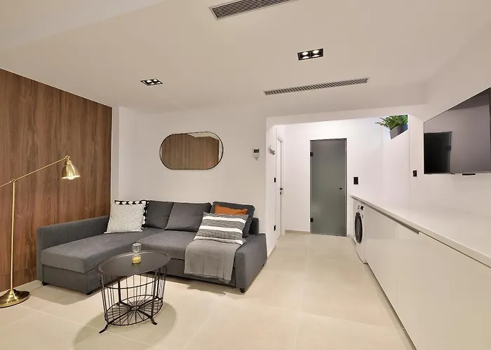 Phaedrus Living City Center Luxury Flat Skoufa
