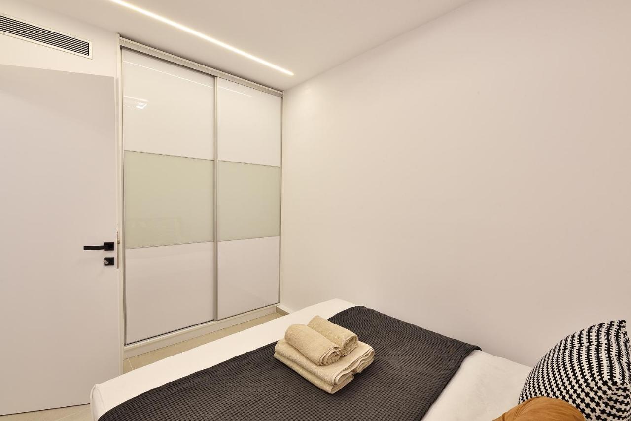 Phaedrus Living Center Luxury Flat Skoufa *