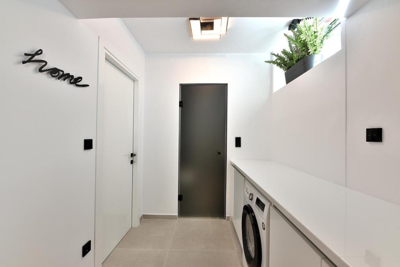 Phaedrus Living Center Luxury Flat Skoufa Apartment